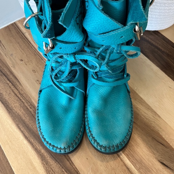 Tread Light Gear leather moccasin boots - Picture 4 of 10